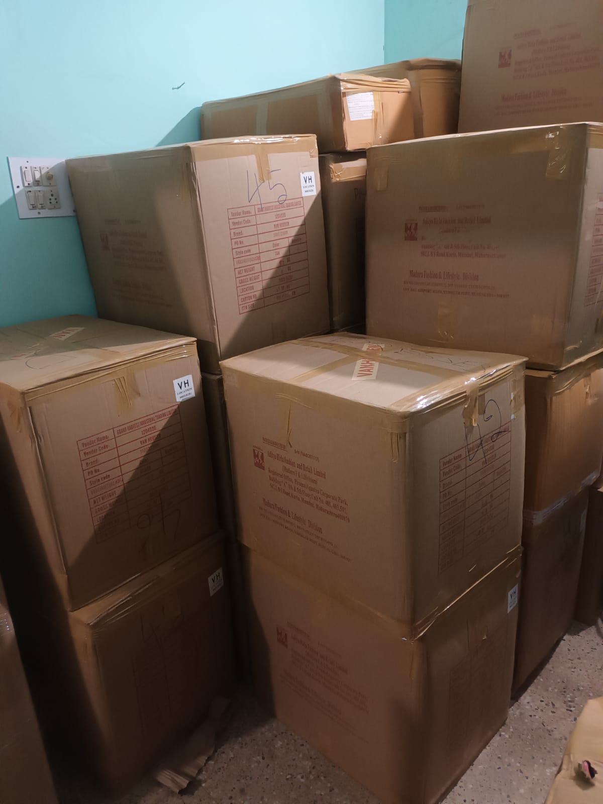 <br />
<b>Notice</b>:  Undefined variable: FetchPage in <b>/home/movingsolutions/public_html/company/home.php</b> on line <b>428</b><br />
<br />
<b>Notice</b>:  Trying to access array offset on value of type null in <b>/home/movingsolutions/public_html/company/home.php</b> on line <b>428</b><br />
 Slider