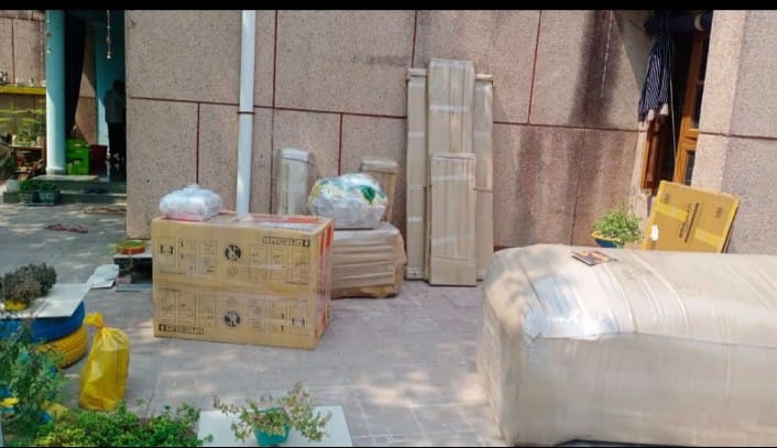 <br />
<b>Notice</b>:  Undefined variable: FetchPage in <b>/home/movingsolutions/public_html/company/home.php</b> on line <b>428</b><br />
<br />
<b>Notice</b>:  Trying to access array offset on value of type null in <b>/home/movingsolutions/public_html/company/home.php</b> on line <b>428</b><br />
 Slider