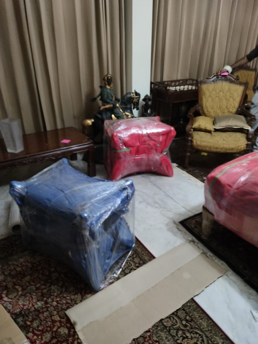 <br />
<b>Notice</b>:  Undefined variable: FetchPage in <b>/home/movingsolutions/public_html/company/home.php</b> on line <b>428</b><br />
<br />
<b>Notice</b>:  Trying to access array offset on value of type null in <b>/home/movingsolutions/public_html/company/home.php</b> on line <b>428</b><br />
 Slider