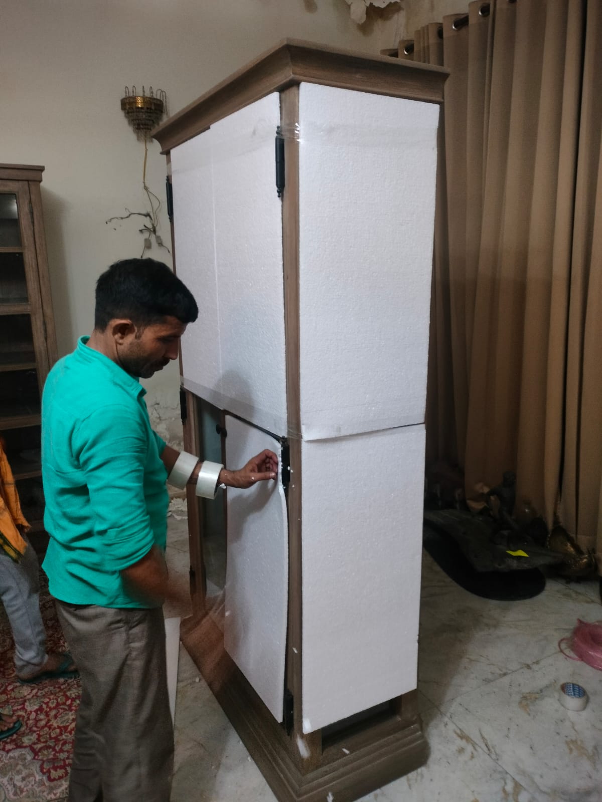 <br />
<b>Notice</b>:  Undefined variable: FetchPage in <b>/home/movingsolutions/public_html/company/home.php</b> on line <b>428</b><br />
<br />
<b>Notice</b>:  Trying to access array offset on value of type null in <b>/home/movingsolutions/public_html/company/home.php</b> on line <b>428</b><br />
 Slider