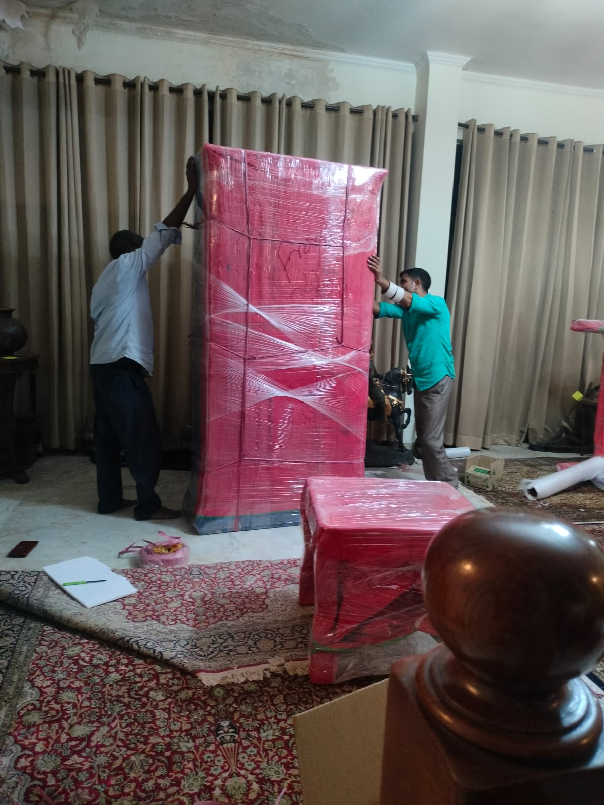 <br />
<b>Notice</b>:  Undefined variable: FetchPage in <b>/home/movingsolutions/public_html/company/home.php</b> on line <b>428</b><br />
<br />
<b>Notice</b>:  Trying to access array offset on value of type null in <b>/home/movingsolutions/public_html/company/home.php</b> on line <b>428</b><br />
 Slider