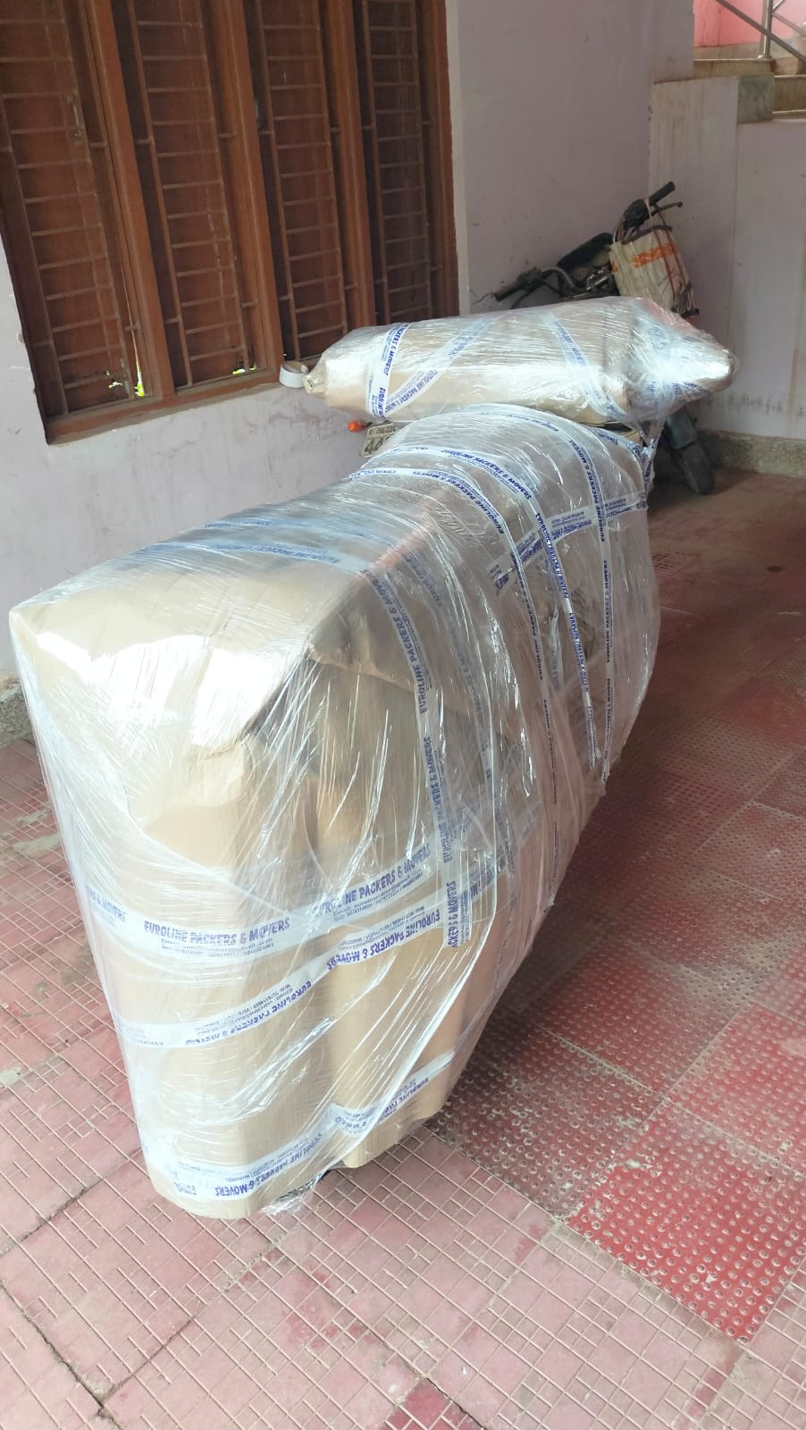 <br />
<b>Notice</b>:  Undefined variable: FetchPage in <b>/home/movingsolutions/public_html/company/home.php</b> on line <b>428</b><br />
<br />
<b>Notice</b>:  Trying to access array offset on value of type null in <b>/home/movingsolutions/public_html/company/home.php</b> on line <b>428</b><br />
 Slider