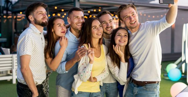 housewarming-party-selfie-and-snaps