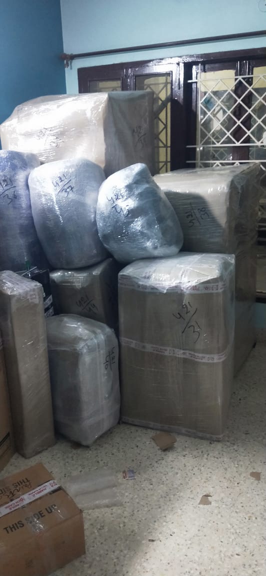 <br />
<b>Notice</b>:  Undefined variable: FetchPage in <b>/home/movingsolutions/public_html/company/home.php</b> on line <b>428</b><br />
<br />
<b>Notice</b>:  Trying to access array offset on value of type null in <b>/home/movingsolutions/public_html/company/home.php</b> on line <b>428</b><br />
 Slider