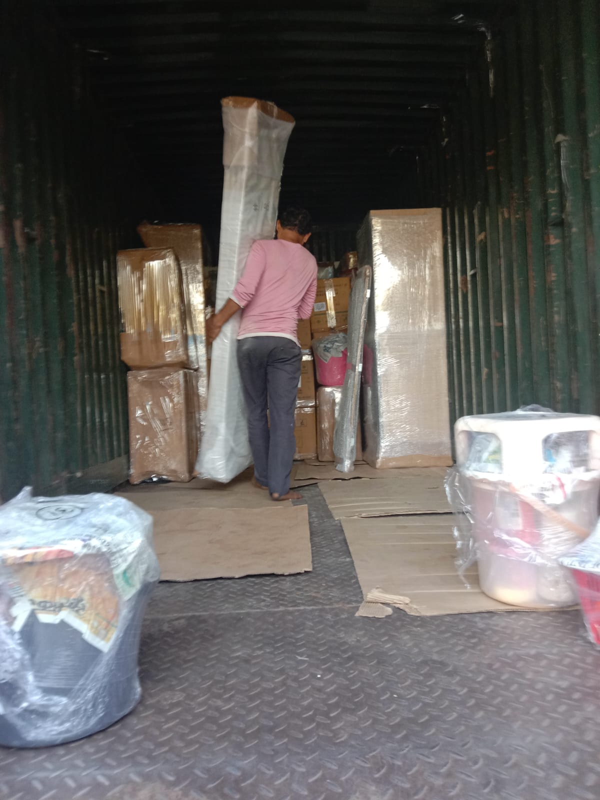 <br />
<b>Notice</b>:  Undefined variable: FetchPage in <b>/home/movingsolutions/public_html/company/home.php</b> on line <b>428</b><br />
<br />
<b>Notice</b>:  Trying to access array offset on value of type null in <b>/home/movingsolutions/public_html/company/home.php</b> on line <b>428</b><br />
 Slider