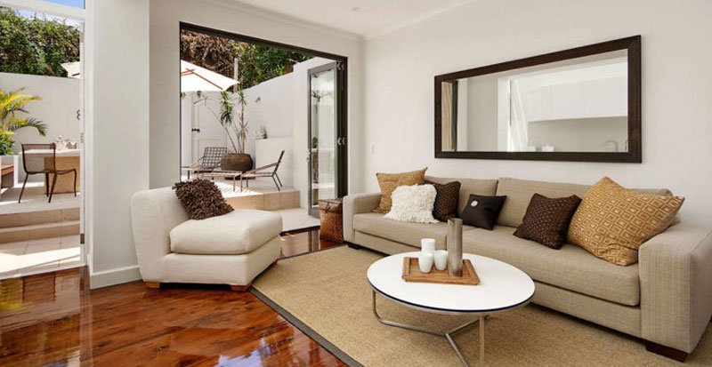 living-room-mirror