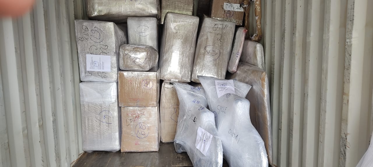 <br />
<b>Notice</b>:  Undefined variable: FetchPage in <b>/home/movingsolutions/public_html/company/home.php</b> on line <b>428</b><br />
<br />
<b>Notice</b>:  Trying to access array offset on value of type null in <b>/home/movingsolutions/public_html/company/home.php</b> on line <b>428</b><br />
 Slider