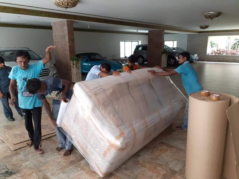 <br />
<b>Notice</b>:  Undefined variable: FetchPage in <b>/home/movingsolutions/public_html/company/home.php</b> on line <b>428</b><br />
<br />
<b>Notice</b>:  Trying to access array offset on value of type null in <b>/home/movingsolutions/public_html/company/home.php</b> on line <b>428</b><br />
 Slider