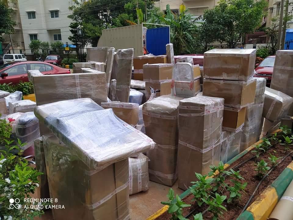 <br />
<b>Notice</b>:  Undefined variable: FetchPage in <b>/home/movingsolutions/public_html/company/home.php</b> on line <b>428</b><br />
<br />
<b>Notice</b>:  Trying to access array offset on value of type null in <b>/home/movingsolutions/public_html/company/home.php</b> on line <b>428</b><br />
 Slider