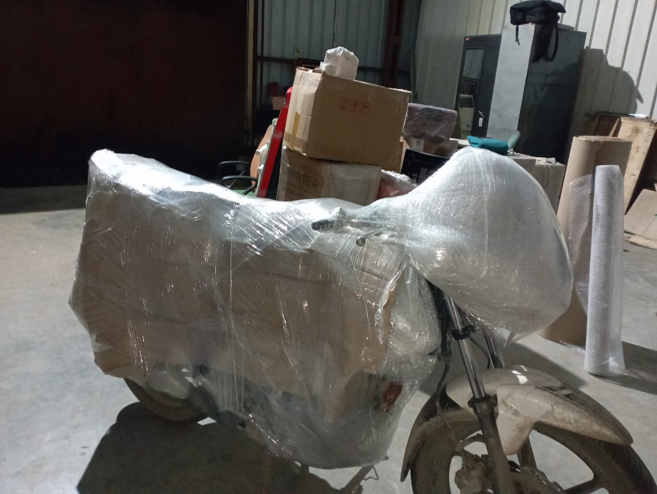 <br />
<b>Notice</b>:  Undefined variable: FetchPage in <b>/home/movingsolutions/public_html/company/home.php</b> on line <b>428</b><br />
<br />
<b>Notice</b>:  Trying to access array offset on value of type null in <b>/home/movingsolutions/public_html/company/home.php</b> on line <b>428</b><br />
 Slider