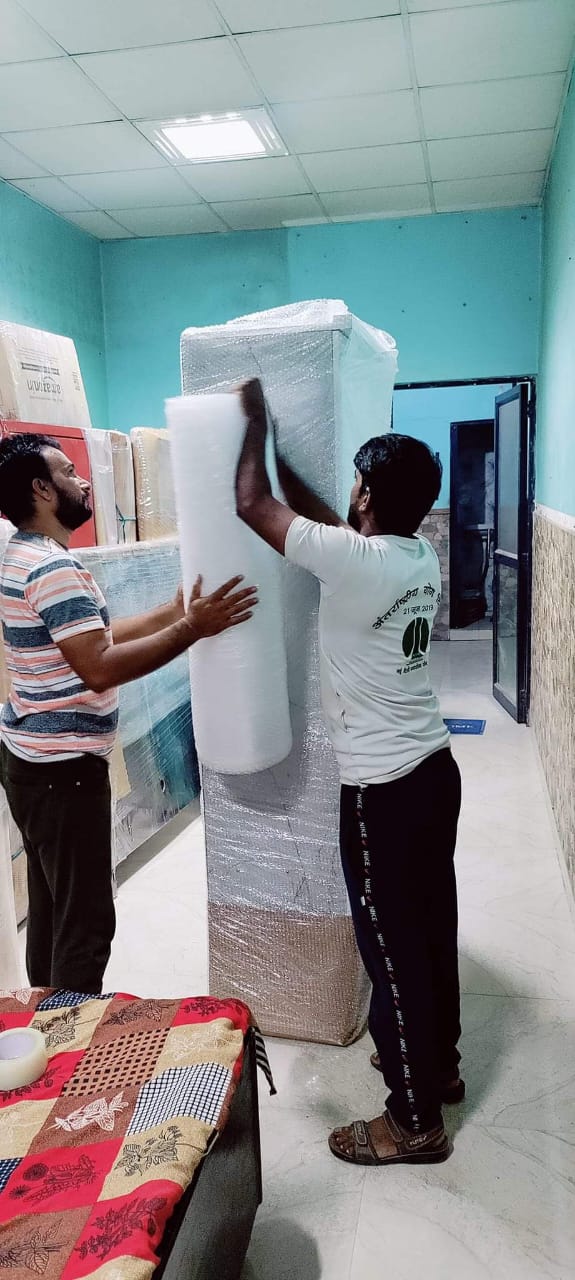 <br />
<b>Notice</b>:  Undefined variable: FetchPage in <b>/home/movingsolutions/public_html/company/home.php</b> on line <b>428</b><br />
<br />
<b>Notice</b>:  Trying to access array offset on value of type null in <b>/home/movingsolutions/public_html/company/home.php</b> on line <b>428</b><br />
 Slider