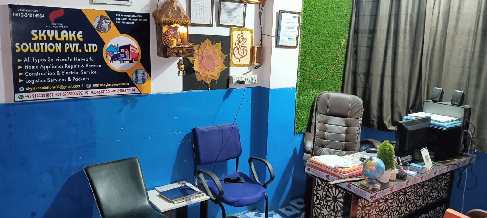 <br />
<b>Notice</b>:  Undefined variable: FetchPage in <b>/home/movingsolutions/public_html/company/home.php</b> on line <b>428</b><br />
<br />
<b>Notice</b>:  Trying to access array offset on value of type null in <b>/home/movingsolutions/public_html/company/home.php</b> on line <b>428</b><br />
 Slider