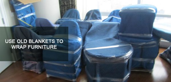 Use-old-blankets-to-wrap-furniture