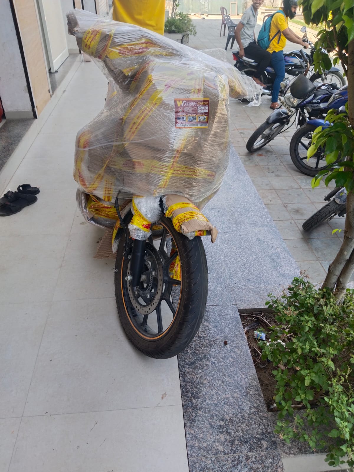 <br />
<b>Notice</b>:  Undefined variable: FetchPage in <b>/home/movingsolutions/public_html/company/home.php</b> on line <b>428</b><br />
<br />
<b>Notice</b>:  Trying to access array offset on value of type null in <b>/home/movingsolutions/public_html/company/home.php</b> on line <b>428</b><br />
 Slider