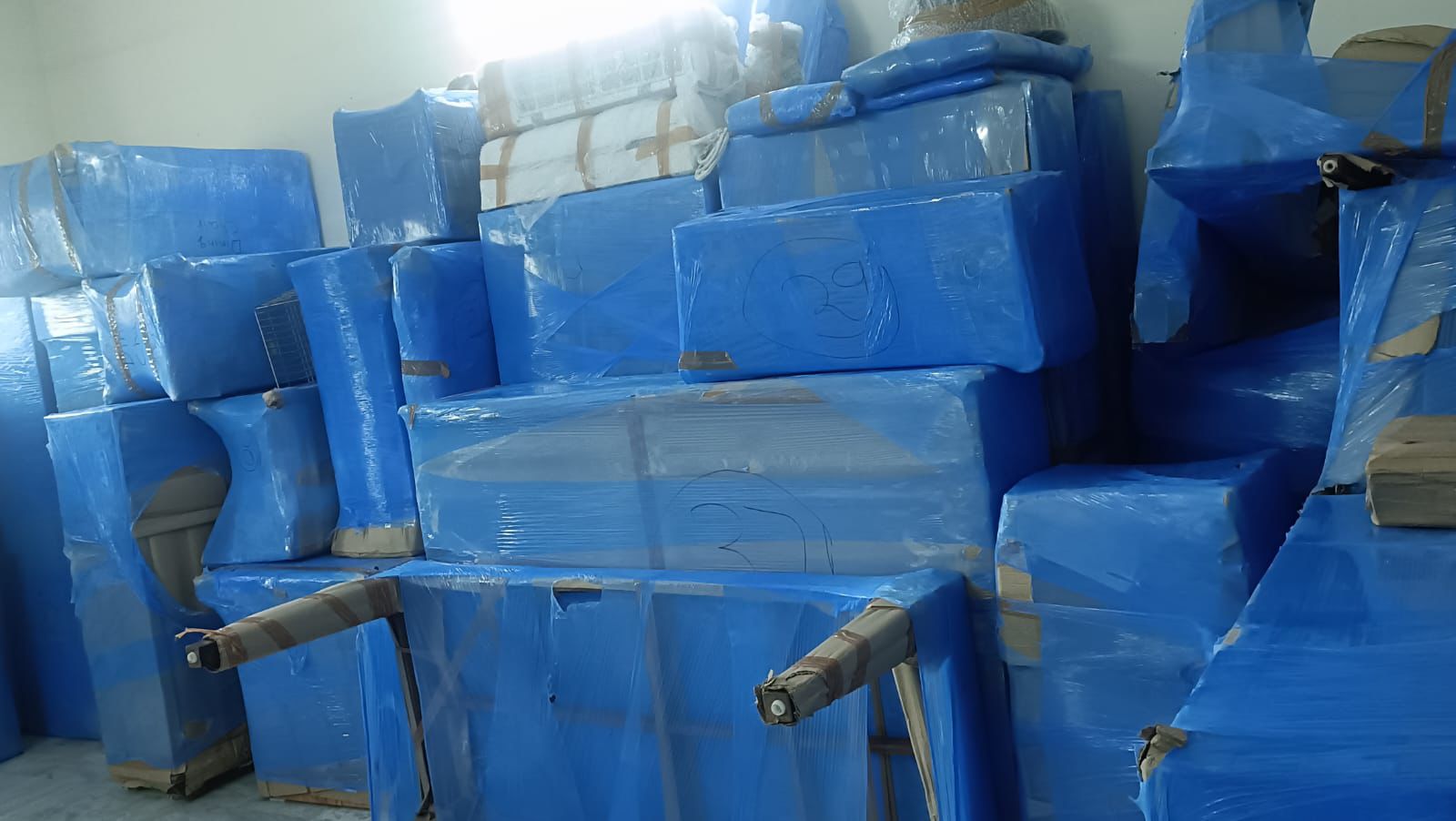 <br />
<b>Notice</b>:  Undefined variable: FetchPage in <b>/home/movingsolutions/public_html/company/home.php</b> on line <b>428</b><br />
<br />
<b>Notice</b>:  Trying to access array offset on value of type null in <b>/home/movingsolutions/public_html/company/home.php</b> on line <b>428</b><br />
 Slider